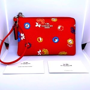 NEW Coach Wild Prairie Print Wristlet in Muted Red Color